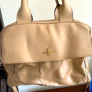 Pour la Victoire leather tan bag